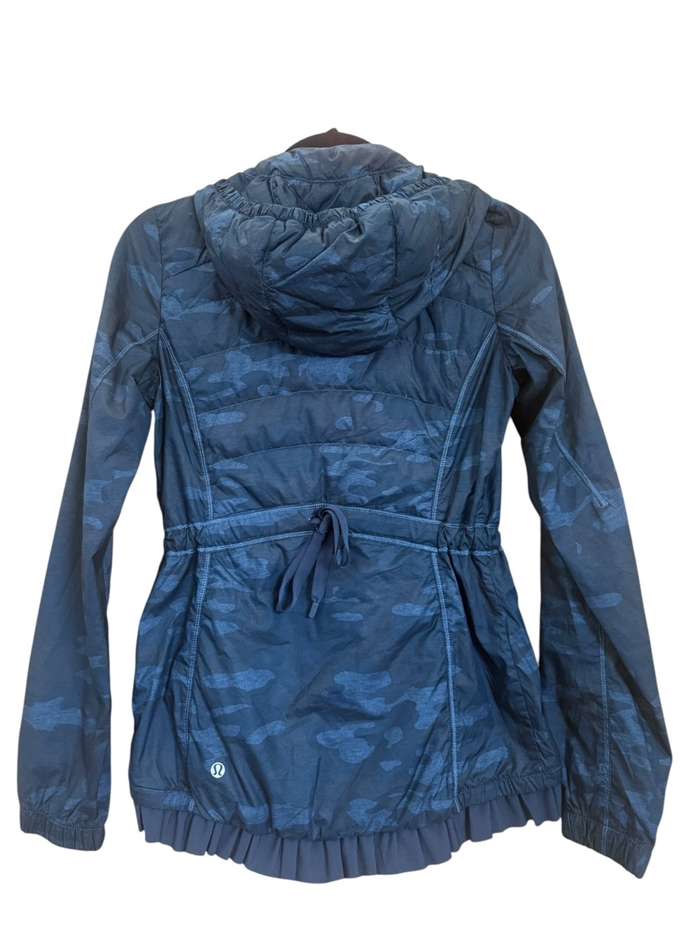 Lululemon Spring Fling Puffy Windbreaker in Lotus Camo Oil Slick Blue, Sz 4 - Picture 2 of 5